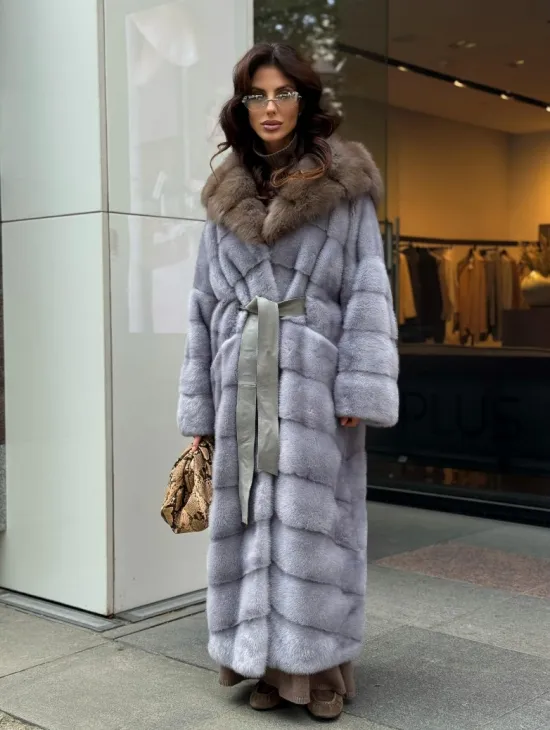 Голубая норковая шуба с капюшоном из меха куницы - фото 0